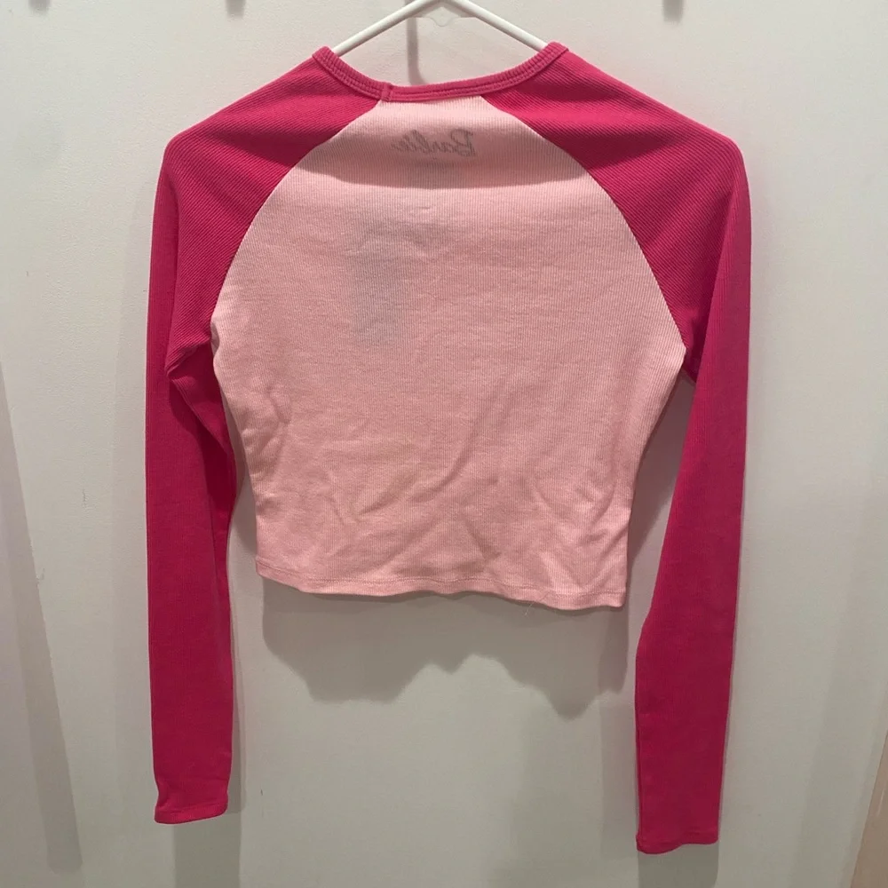 New NWT Barbie Pink Long Sleeve Crop Top Size M - Picture 5 of 5